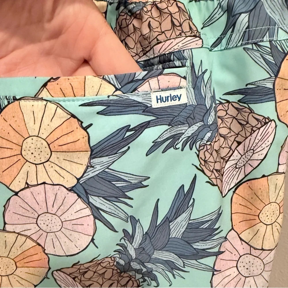 NWT Hurley Phantom Poolside pineapple print swim trunks size men’s medium